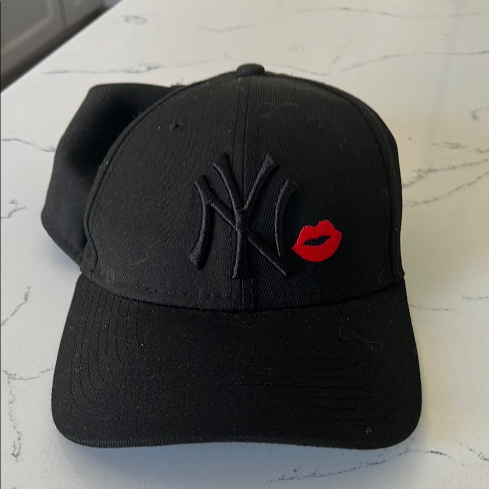 Yakeee embroidery zips and logo! Adjustable and unisex